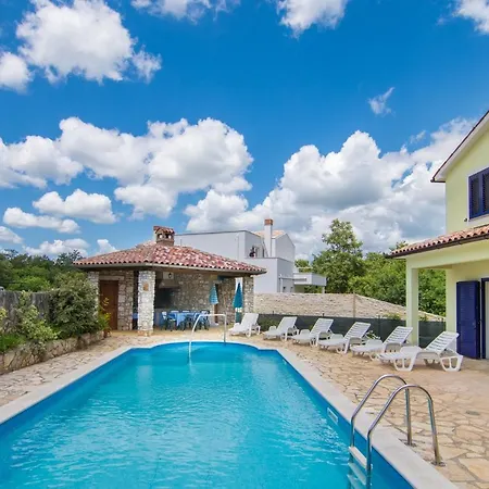 Family-friendly With Pool In Krsan-vlasici Holiday home *