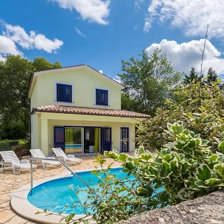 Family-friendly With Pool In Krsan-vlasici Holiday home