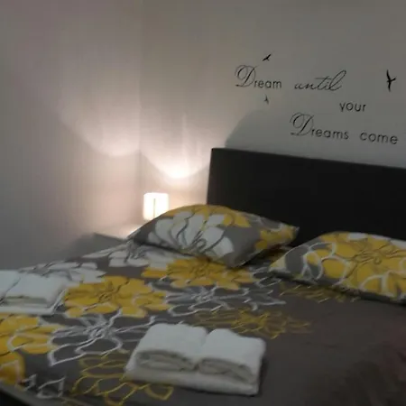 Family-friendly With Pool In Krsan-vlasici Holiday home *